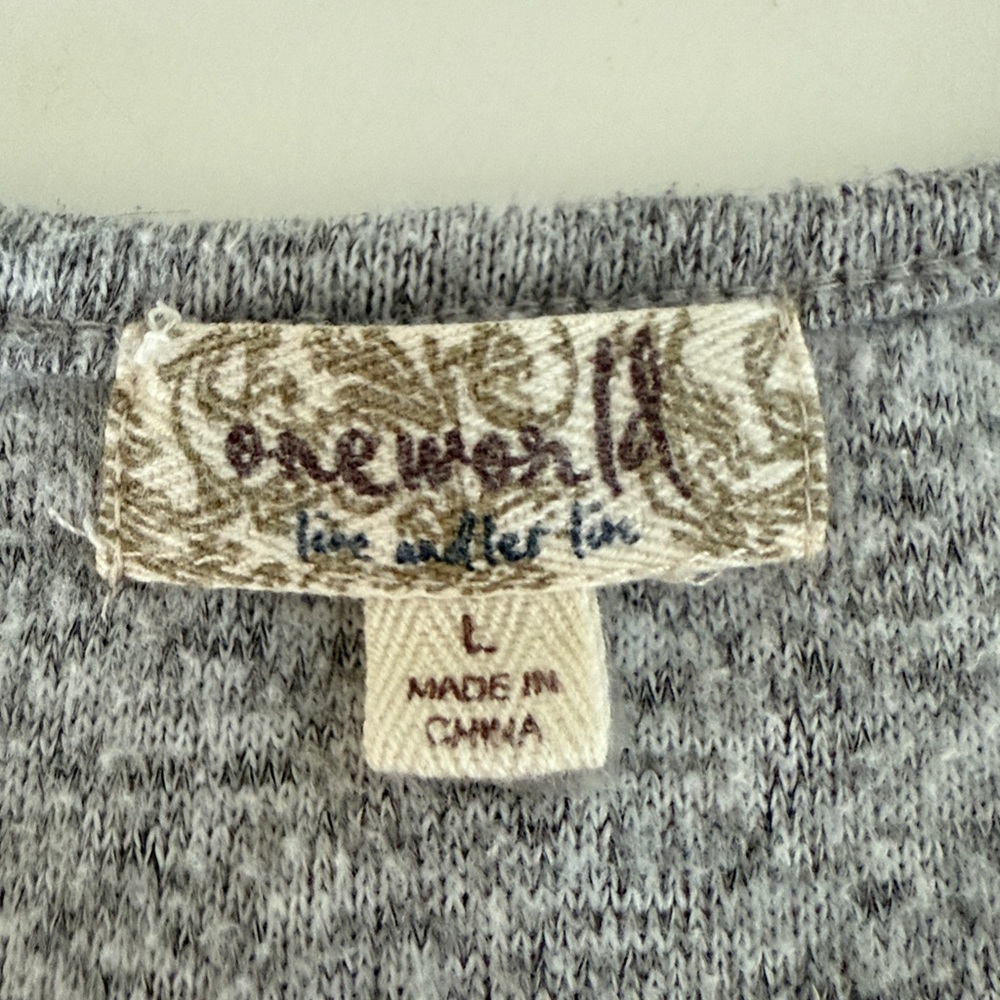 ONE WORLD Heather Gray Knit Top. Fall design SZ L. long sleeve. - Picture 3 of 12